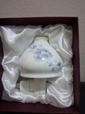 Porcelain Floral Night Light Shade in White with Blue Flowers